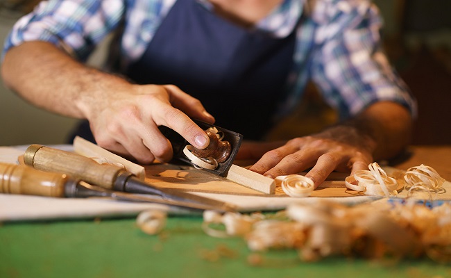 artigiano a lavoro