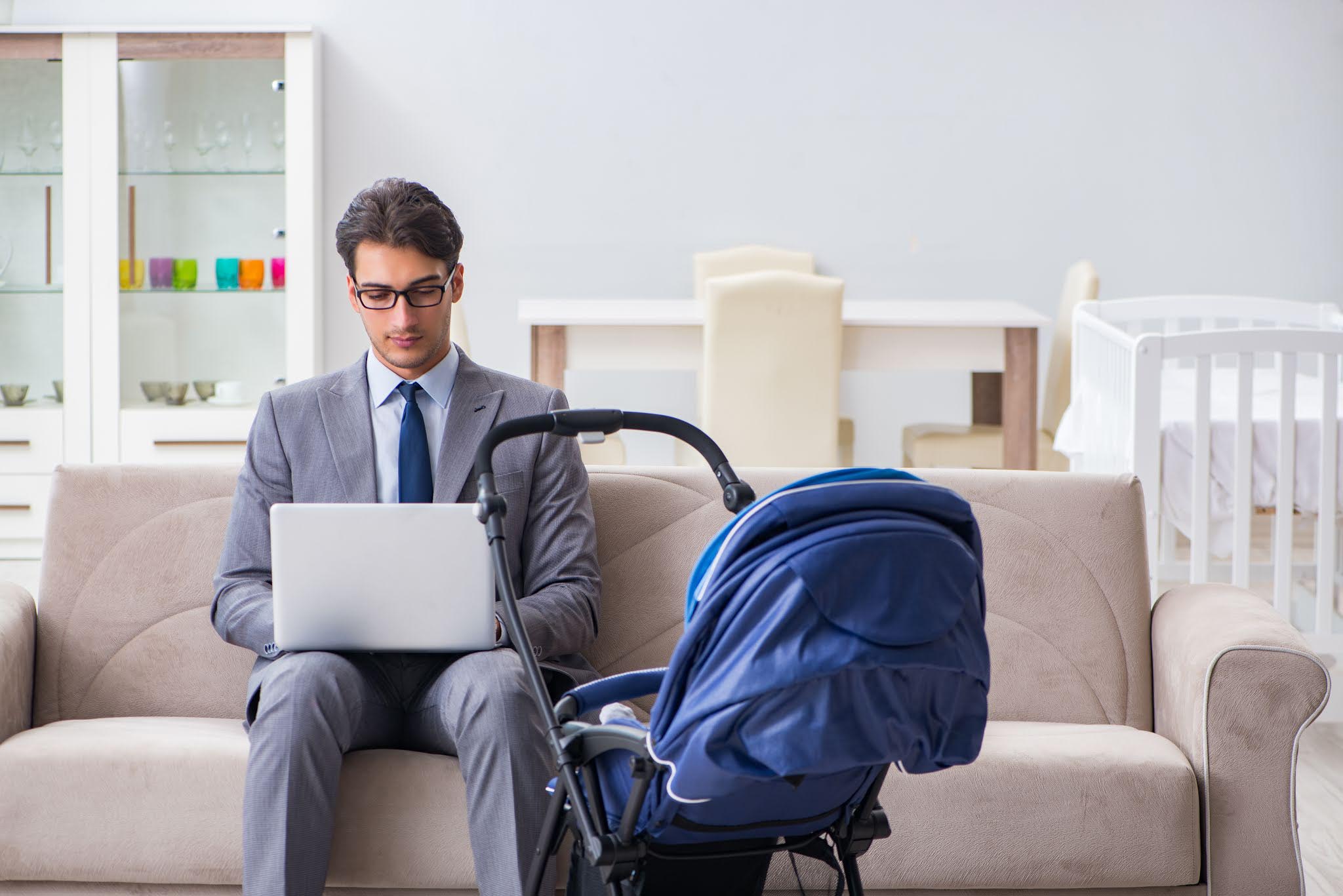 padre con bambino a lavoro