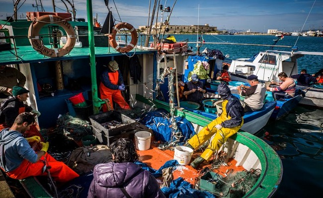 equipaggio di pescatori marittimi