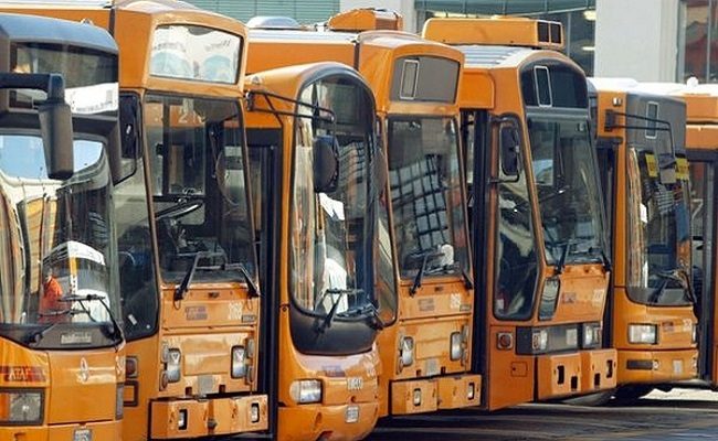 autobus trasporto pubblico in rimessa
